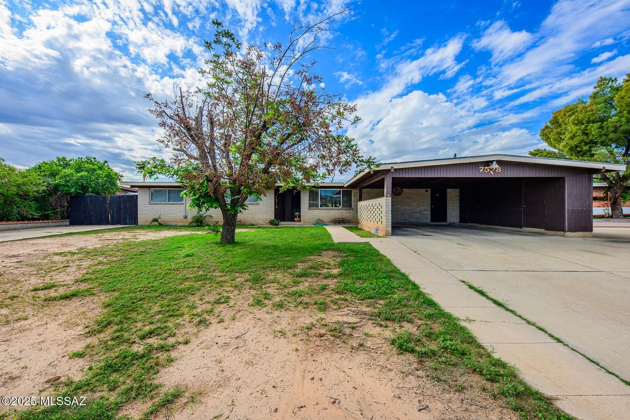 7528 33rd Street - Photo 1