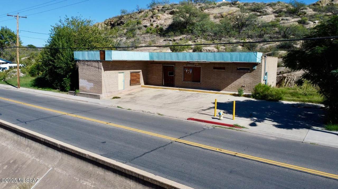 734 Morley Avenue - Photo 1