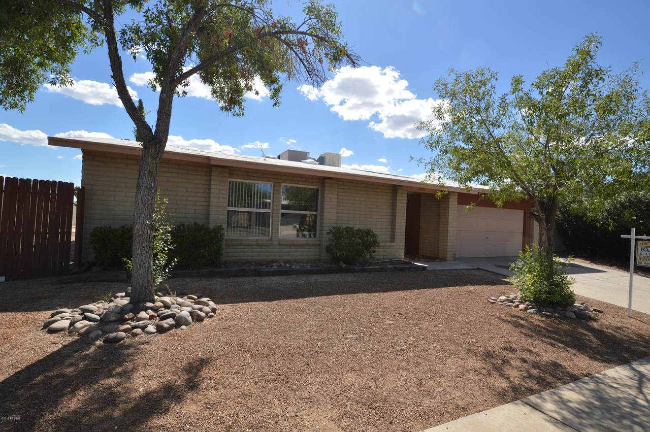 3381 Blacksill Drive - Photo 1