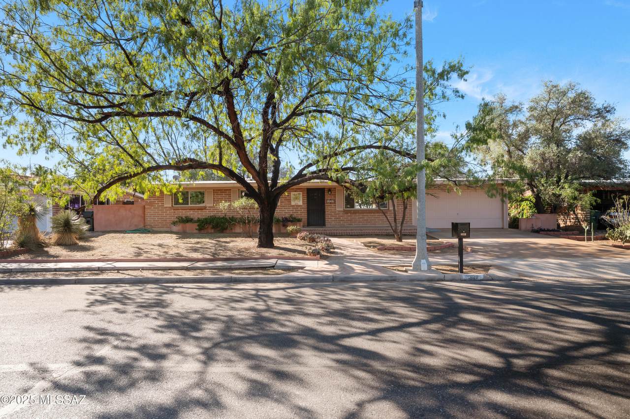 5222 Rosewood Street - Photo 1