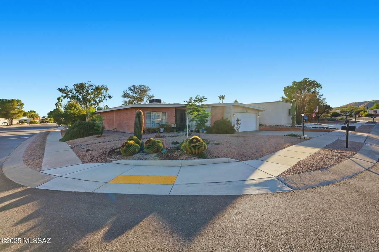 425 San Ignacio - Photo 1