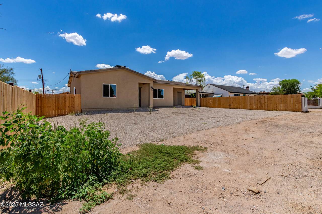 2821 Roadrunner Road - Photo 1