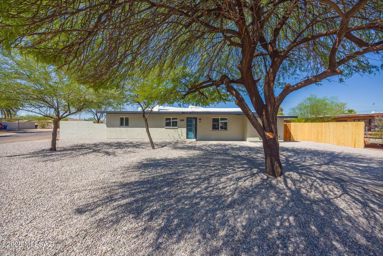 718 Rosemont Avenue - Photo 1