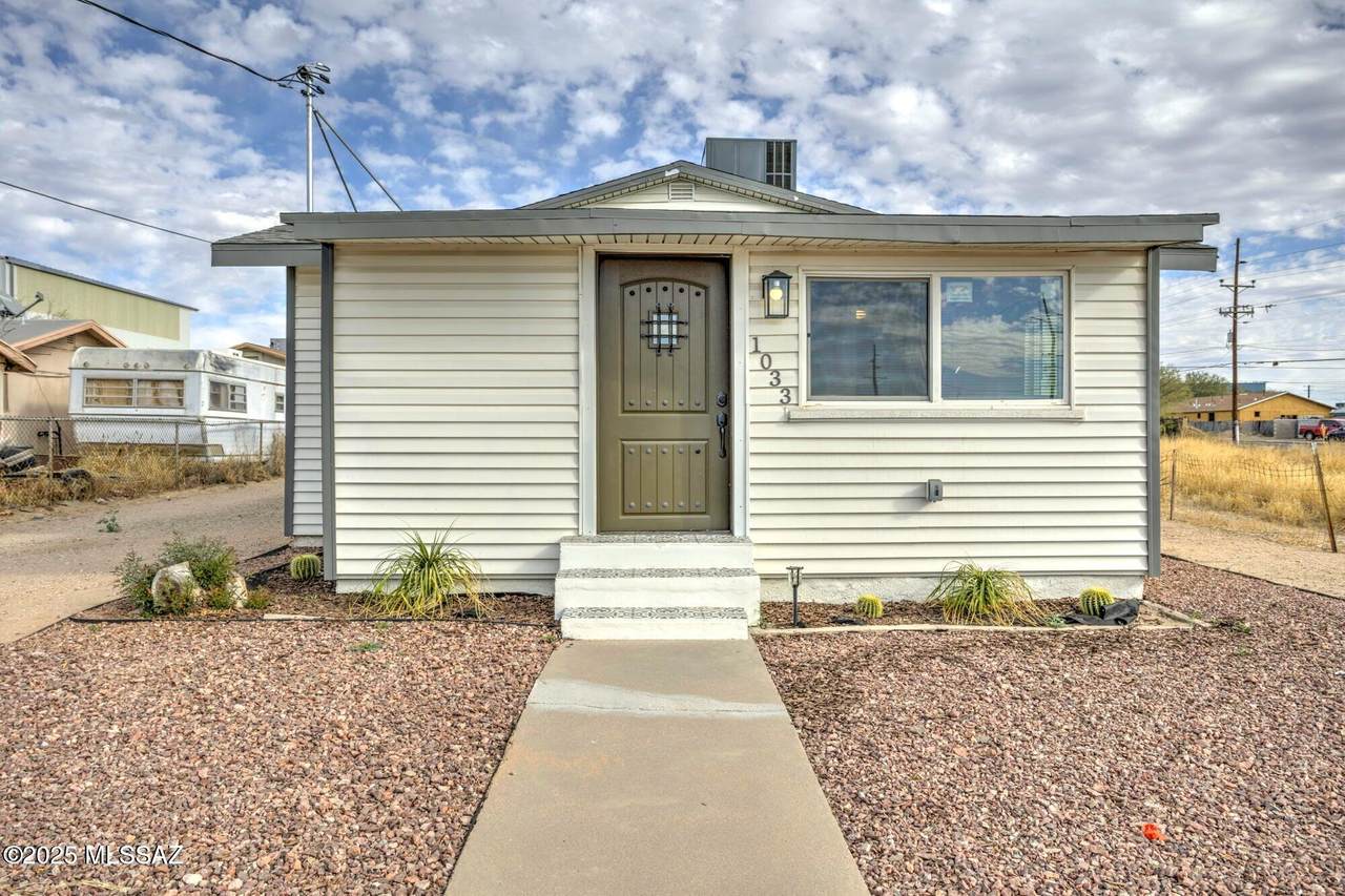1033 Fremont Avenue - Photo 1