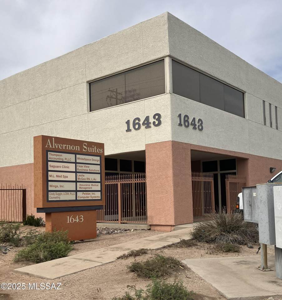 1643 Alvernon Way - Photo 1