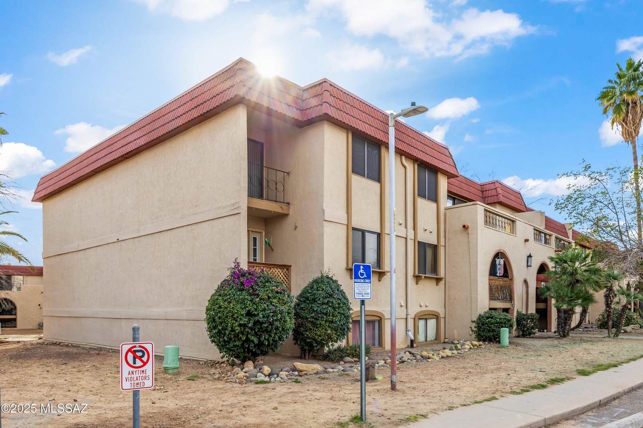 461 Yucca Court - Photo 1