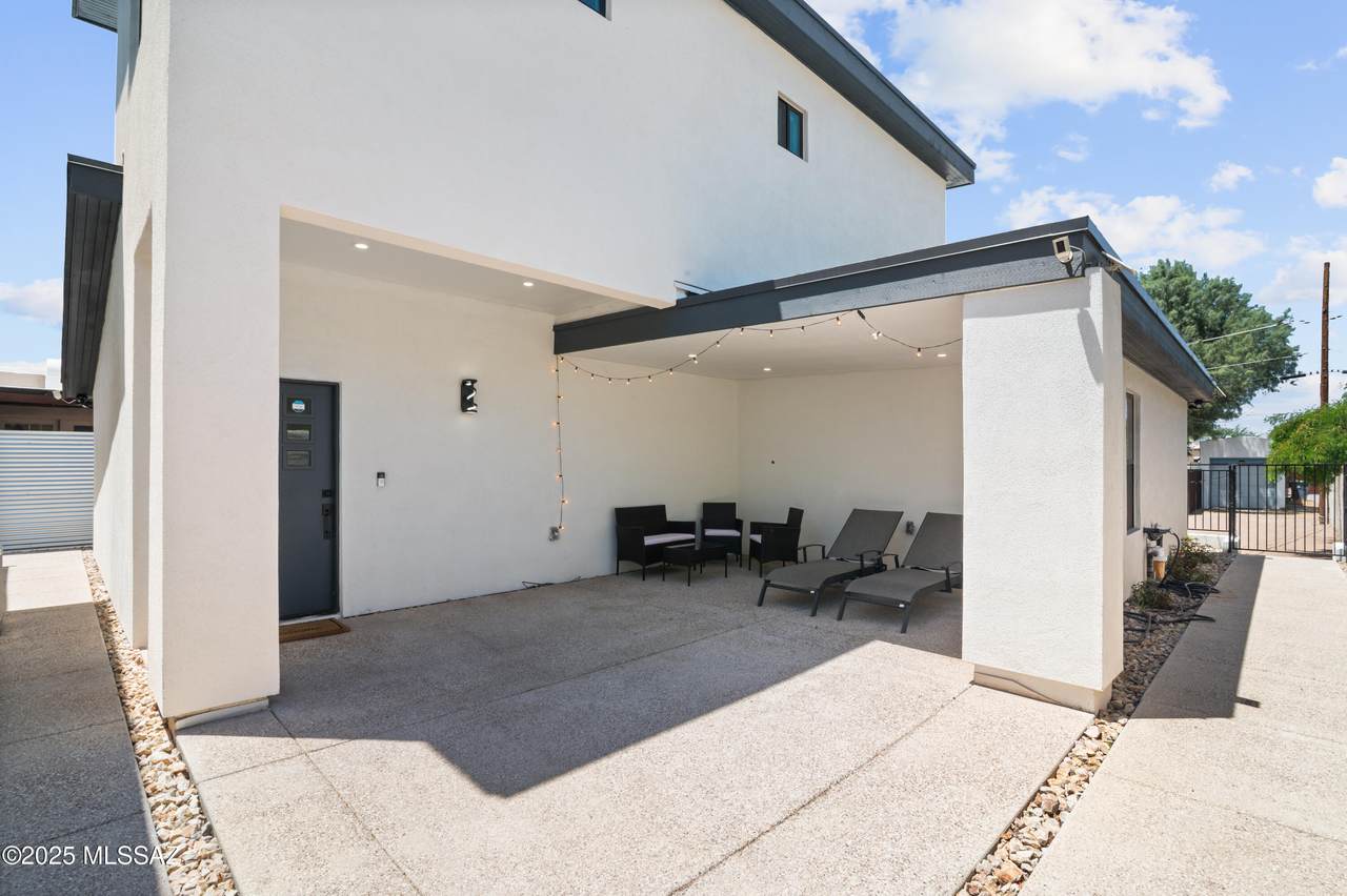 1811 10th Street - Photo 1