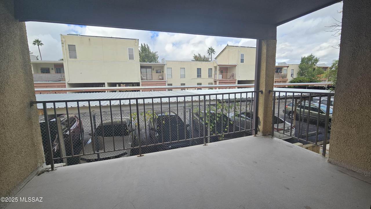 1620 Wilmot Ridge - Photo 1