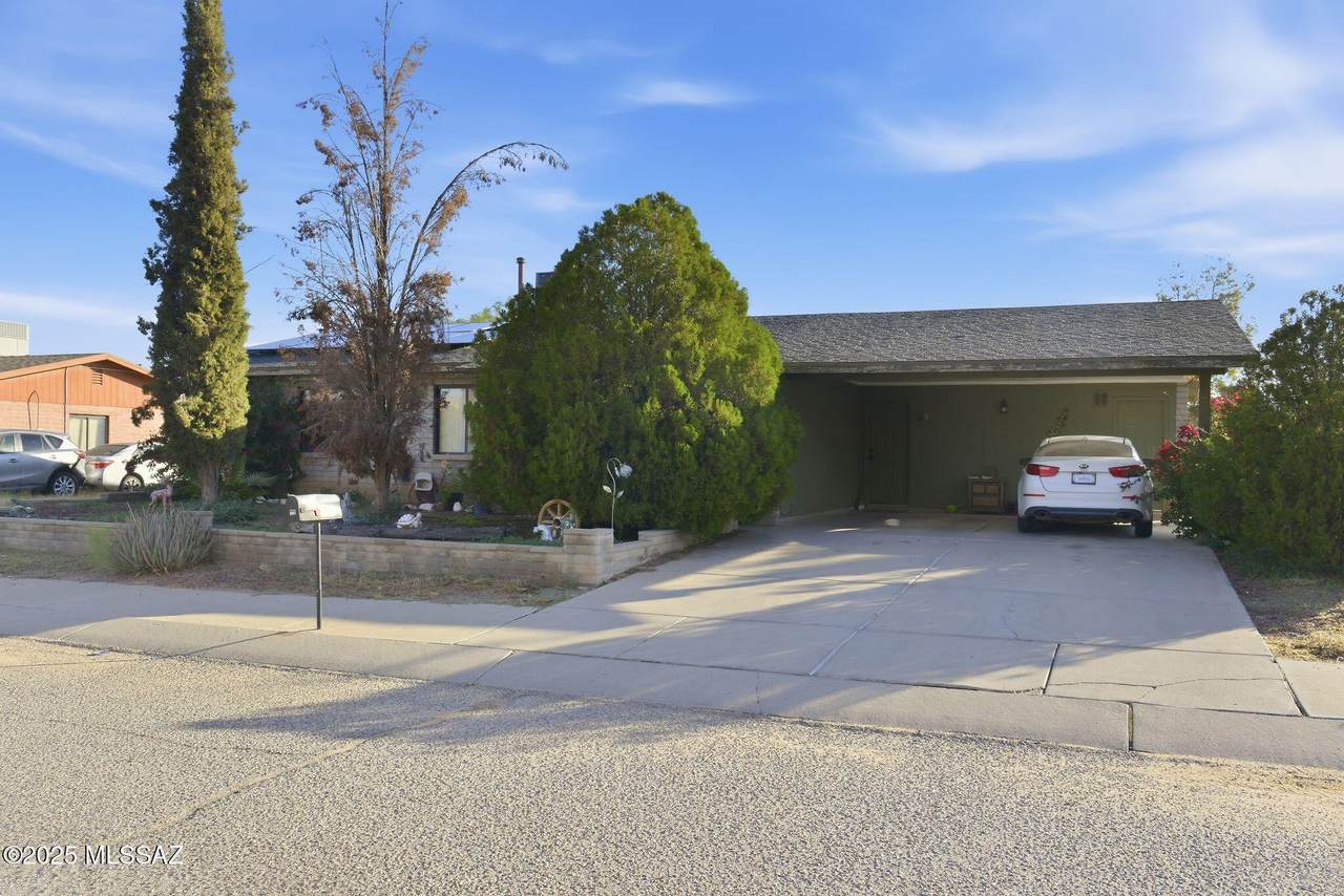 6661 Portugal Avenue - Photo 1