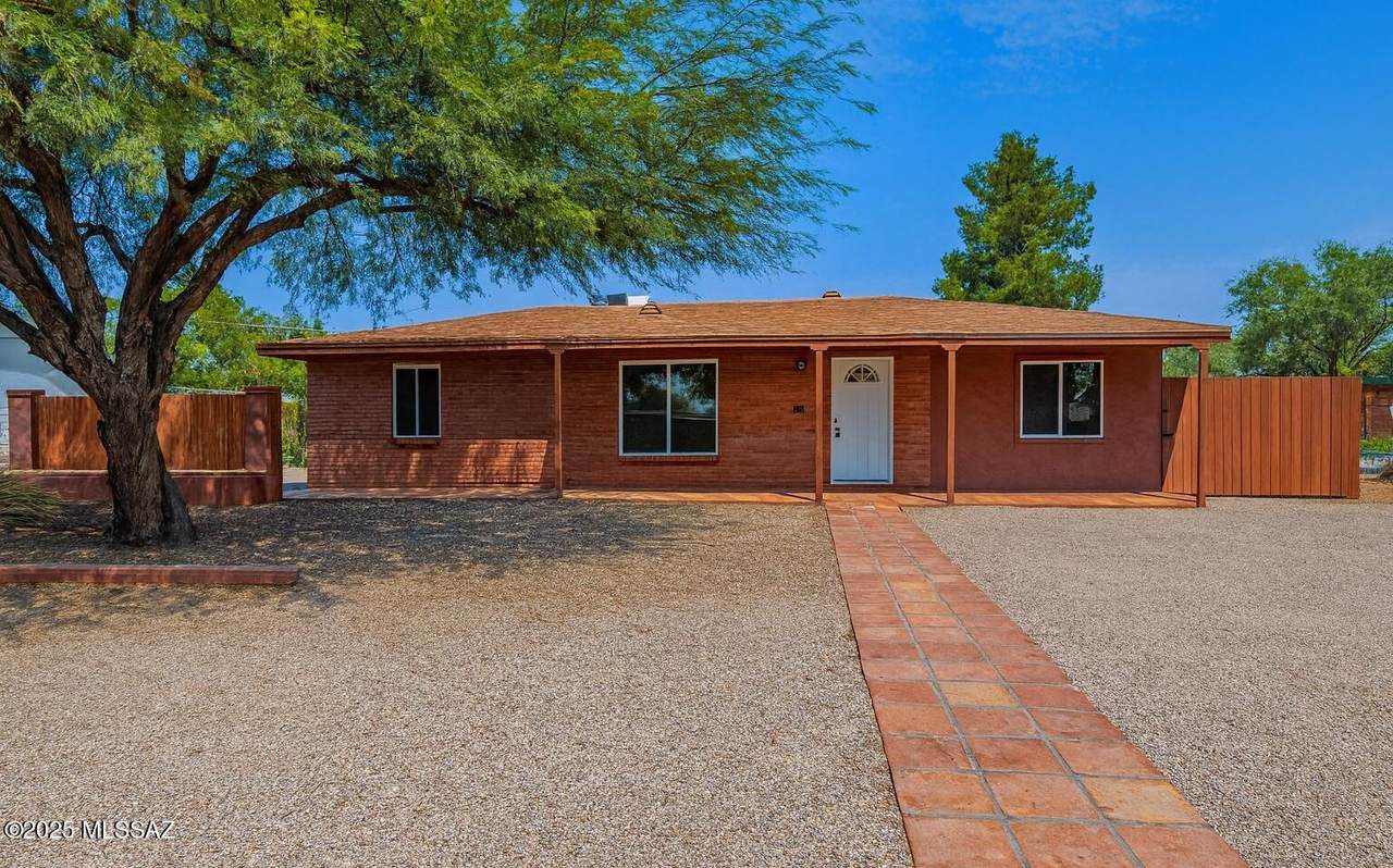 831 Hedrick - Photo 1