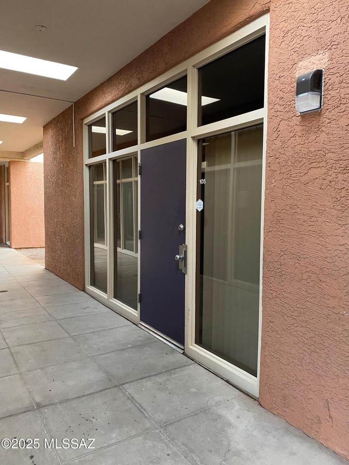 1643 Alvernon Way - Photo 1