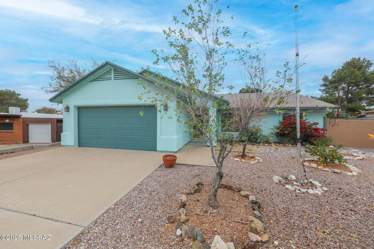 110 Andrew Potter Street - Photo 1