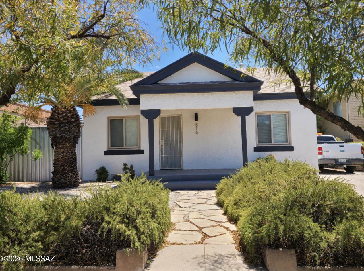 816 10th Street - Photo 1
