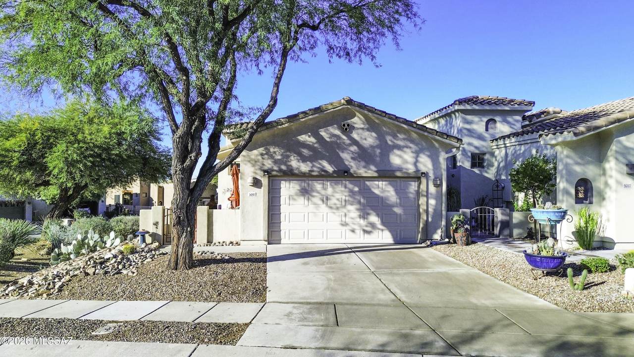 5091 Pinnacle Point Drive - Photo 1