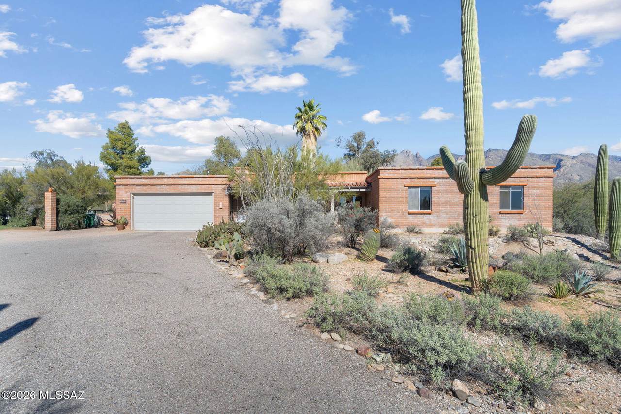 5801 Piedra Seca - Photo 1