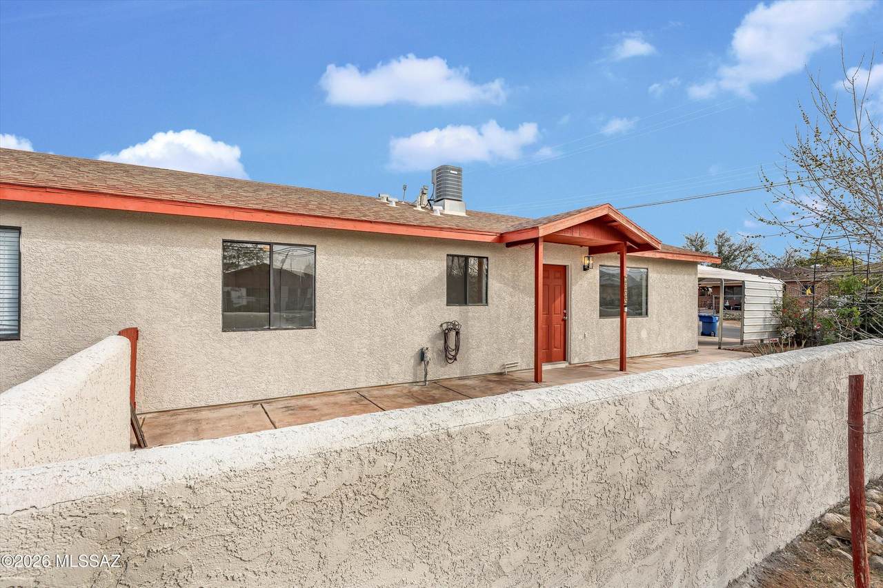 3008 Estrella Avenue - Photo 1