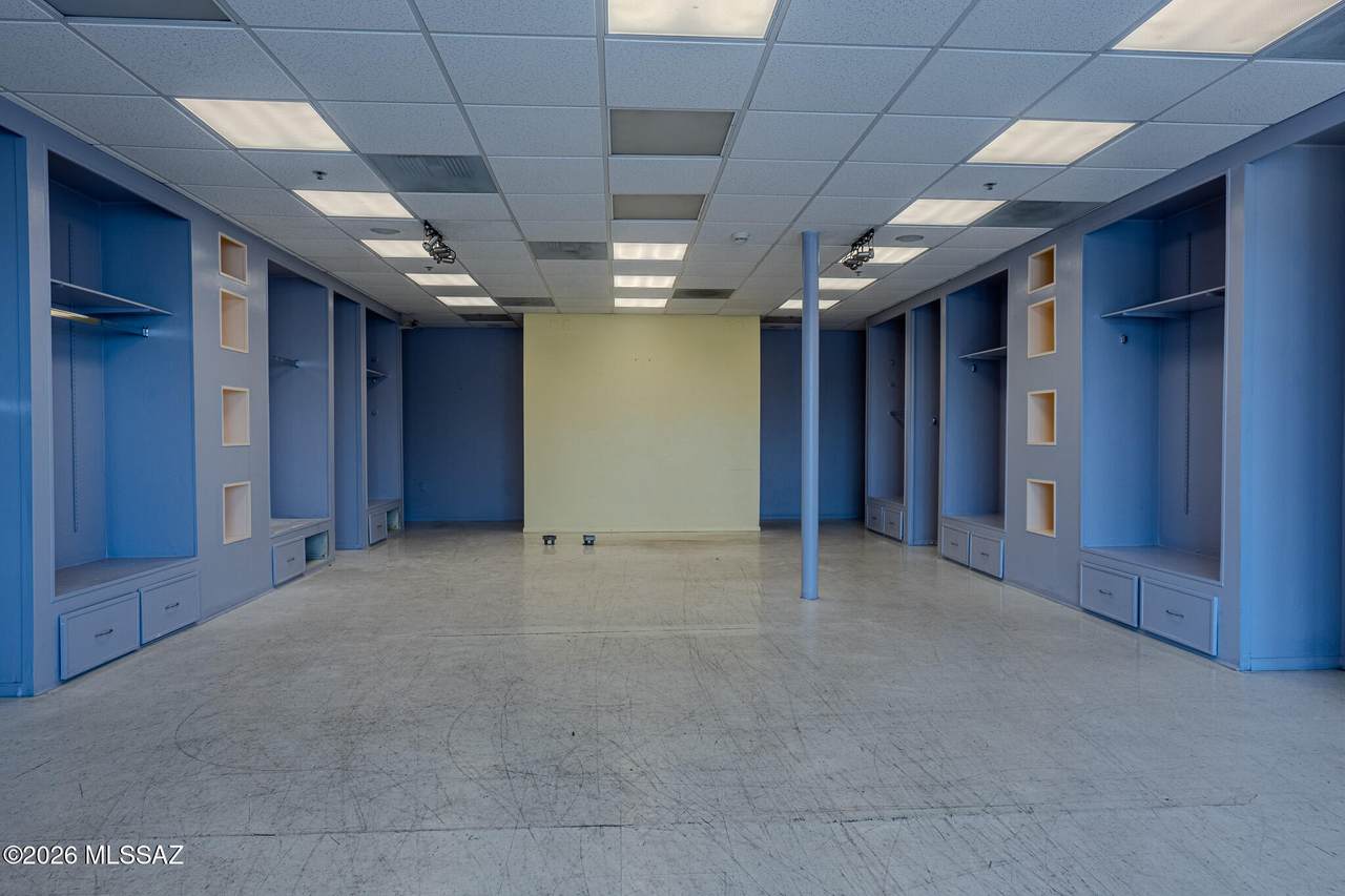 919 Stone Avenue - Photo 1