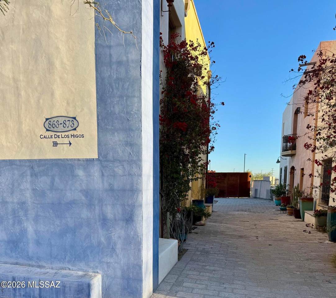 869-871 Calle De Los Higos - Photo 1
