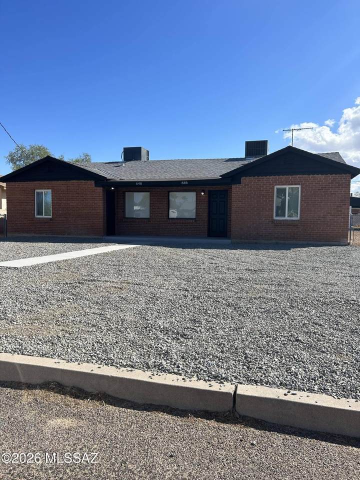 646/648 Desert Avenue - Photo 1