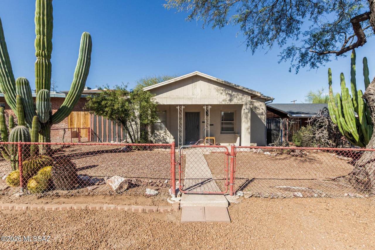 1249 Waverly Street - Photo 1