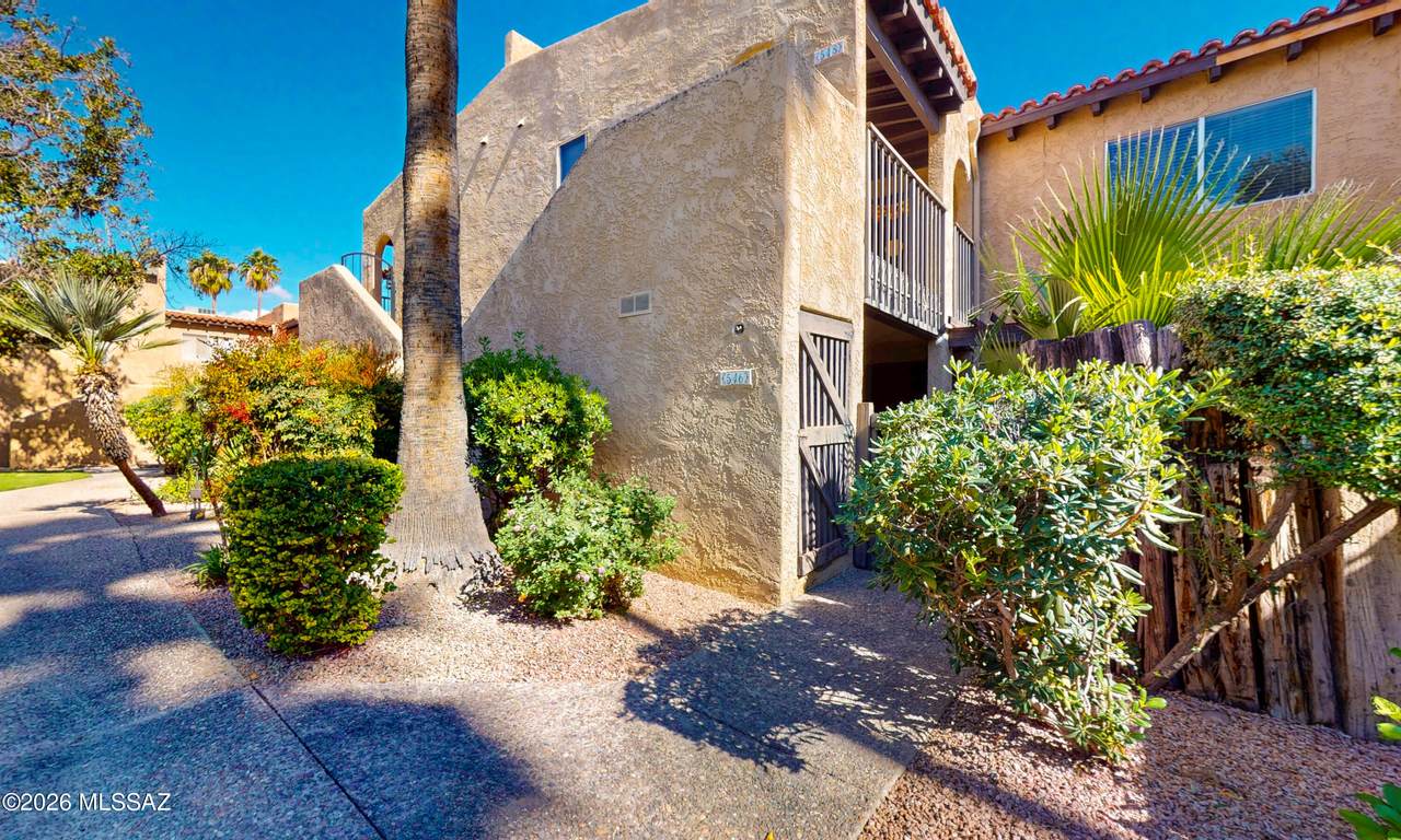 546 Dodge Boulevard - Photo 1