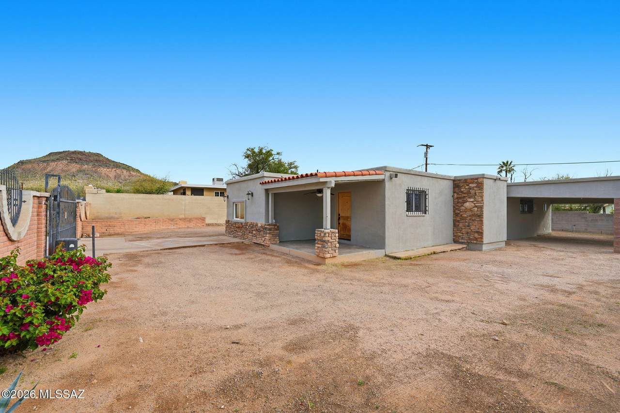 1633 Camino Del Sierra - Photo 1