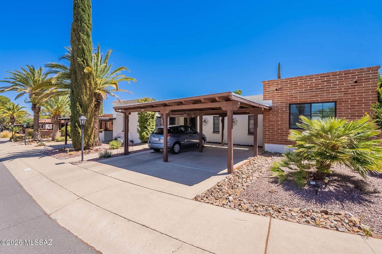 625 Camino Corto - Photo 1
