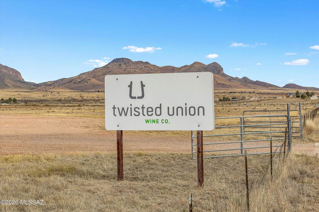 370 Elgin Road - Photo 1