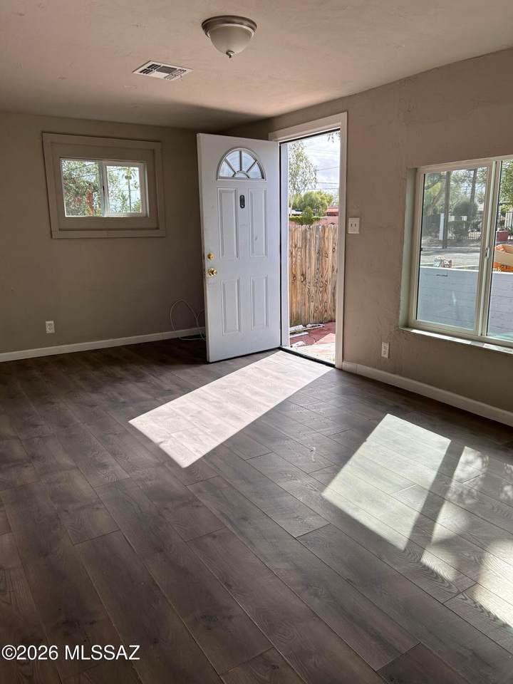 210/212 Blacklidge Drive - Photo 1