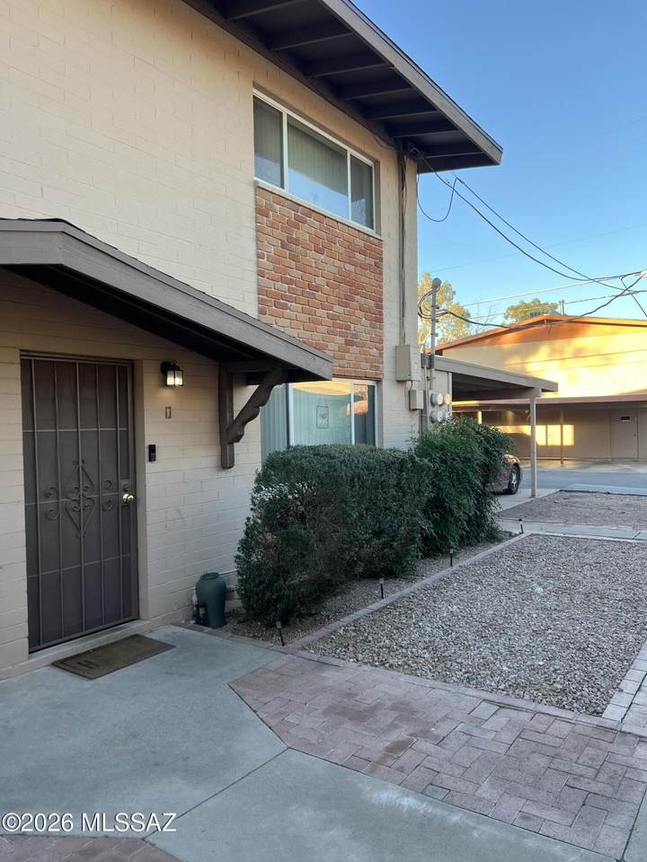 955 Venice Avenue - Photo 1