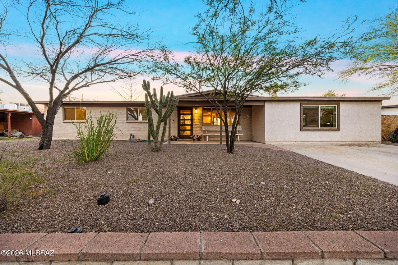 4723 Maddux Avenue - Photo 1