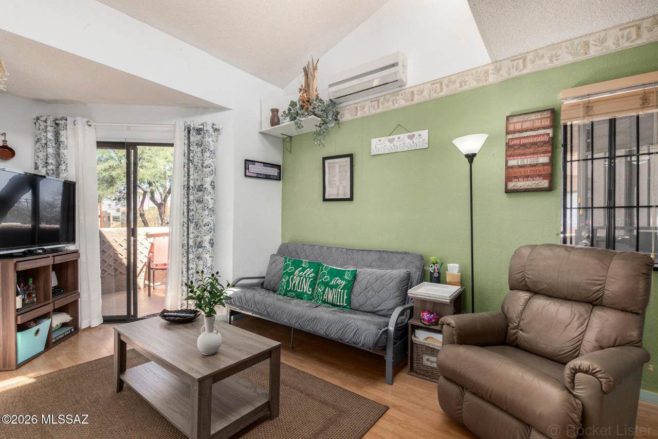 1745 Glenn Street - Photo 1