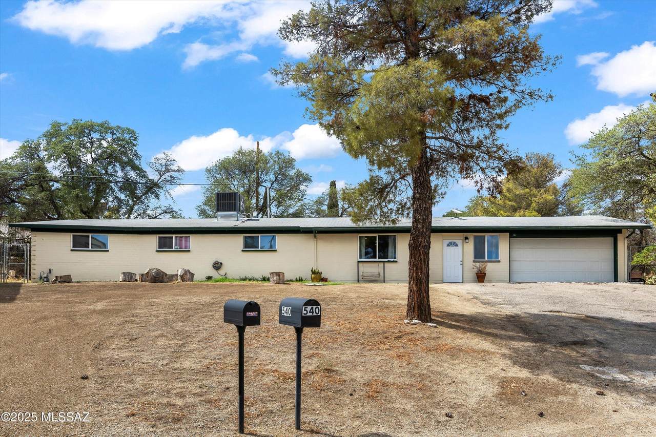 540 Redbud Place - Photo 1