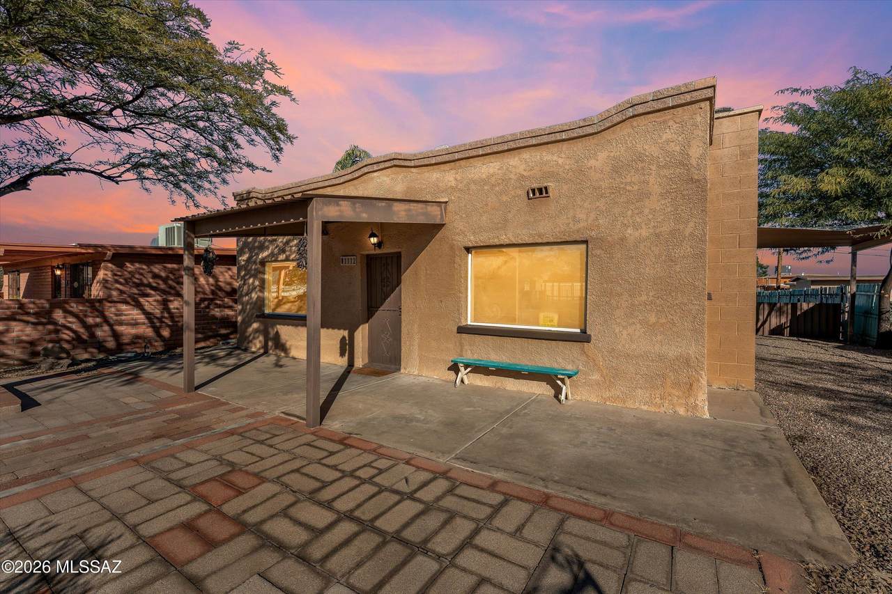 1112 Huron Street - Photo 1