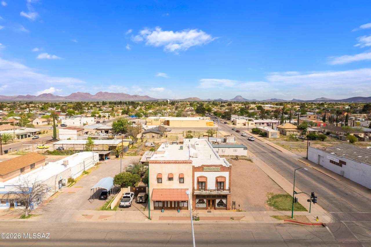 1415 G Avenue - Photo 1