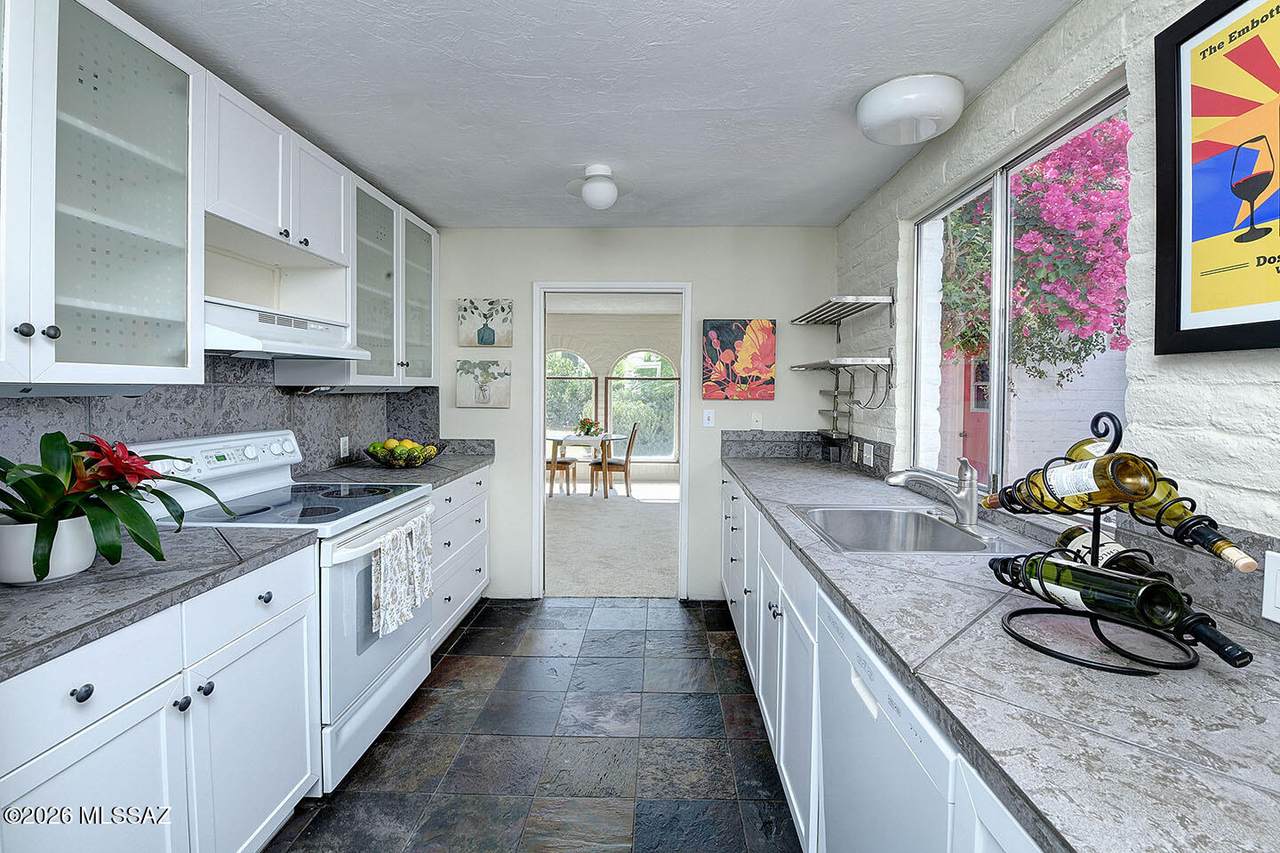 719 Las Lomitas Road - Photo 1