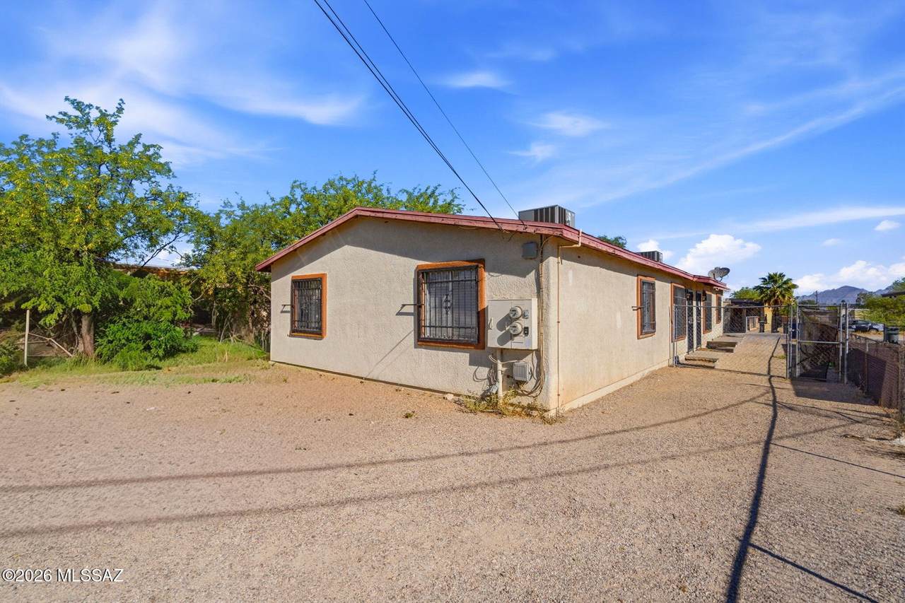 1044 27th Street - Photo 1