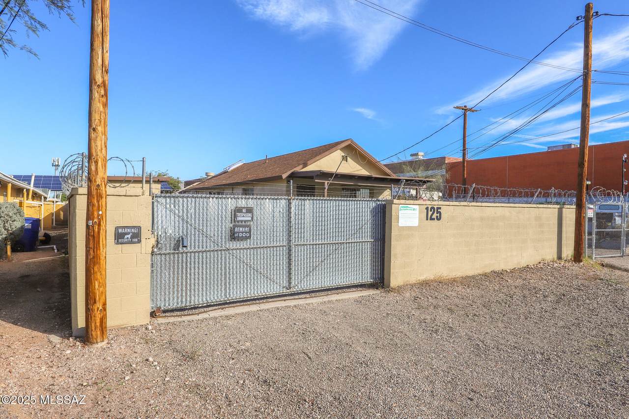 125 Flores Street - Photo 1