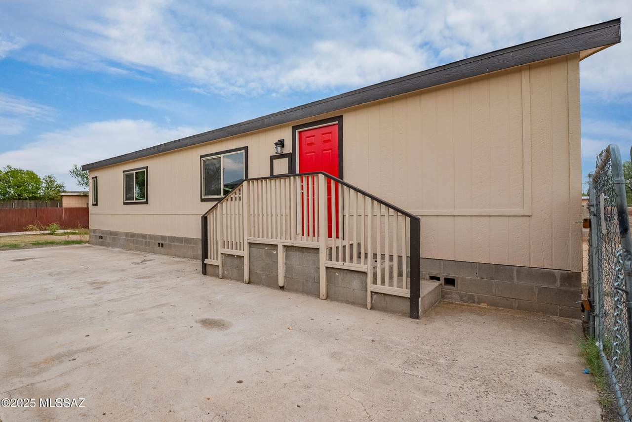 744 Simmons Road - Photo 1