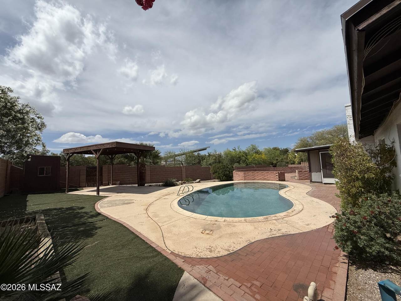 625 Brown Avenue - Photo 1