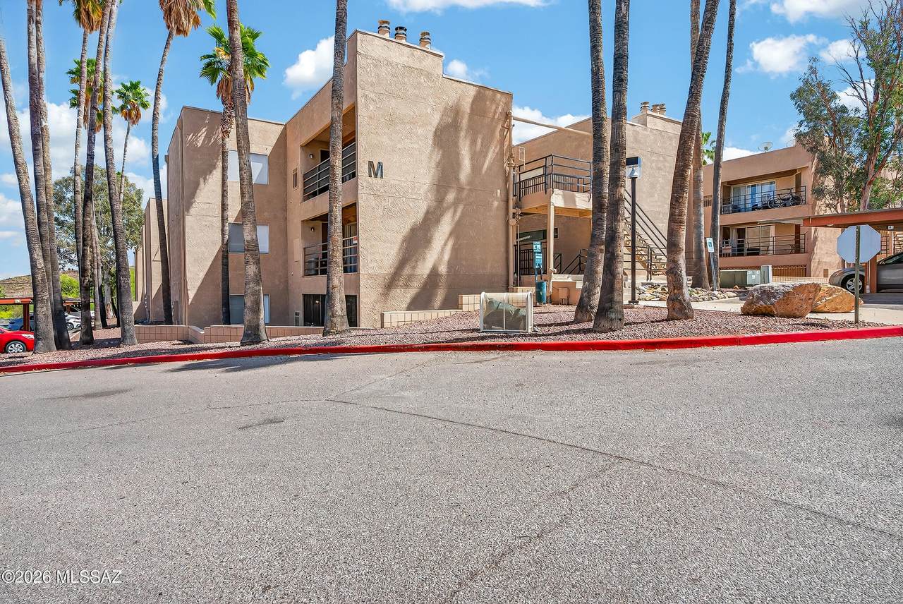 2601 Broadway Boulevard - Photo 1