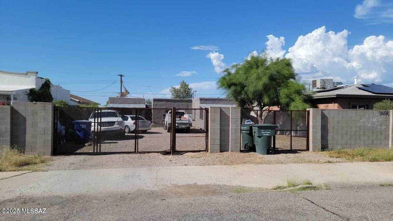 447 35th Street - Photo 1