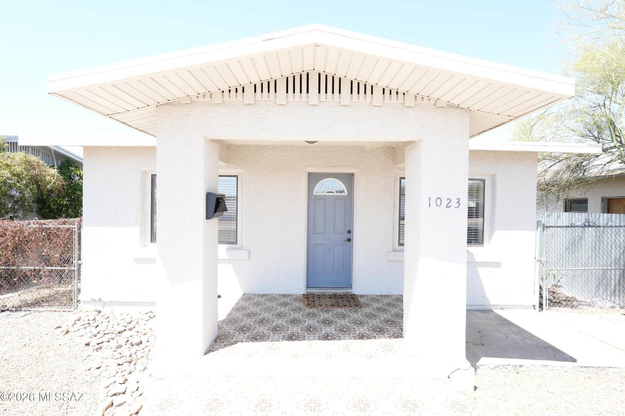1023 Lee Street - Photo 1