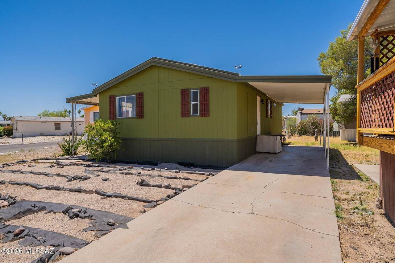 2424 Cottonwood Lane - Photo 1