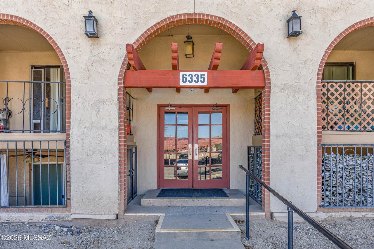 6335 Barcelona Lane - Photo 1