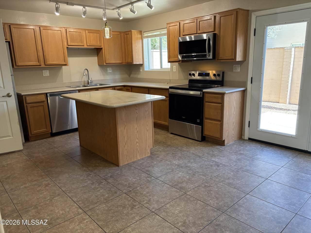 https://bt-photos.global.ssl.fastly.net/tucson/1280_boomver_1_22614102-2.jpg