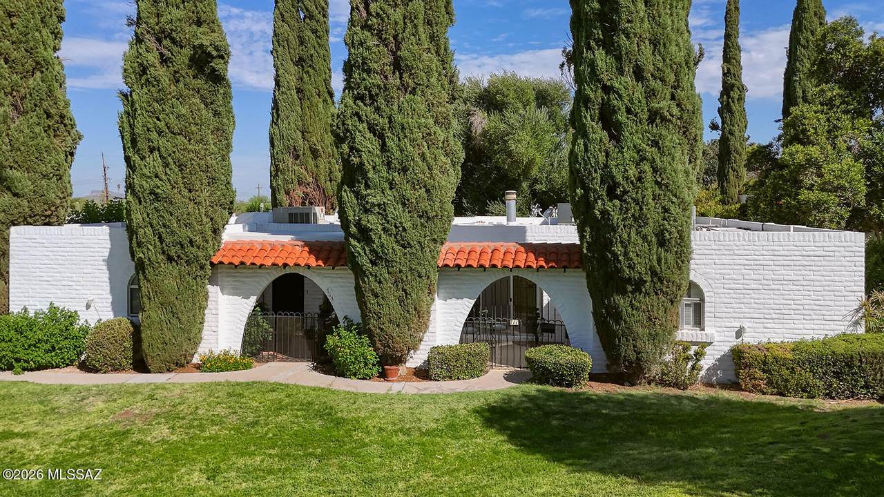 711 Las Lomitas Road - Photo 1