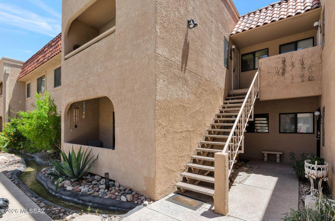 5750 Camino Esplendora - Photo 1