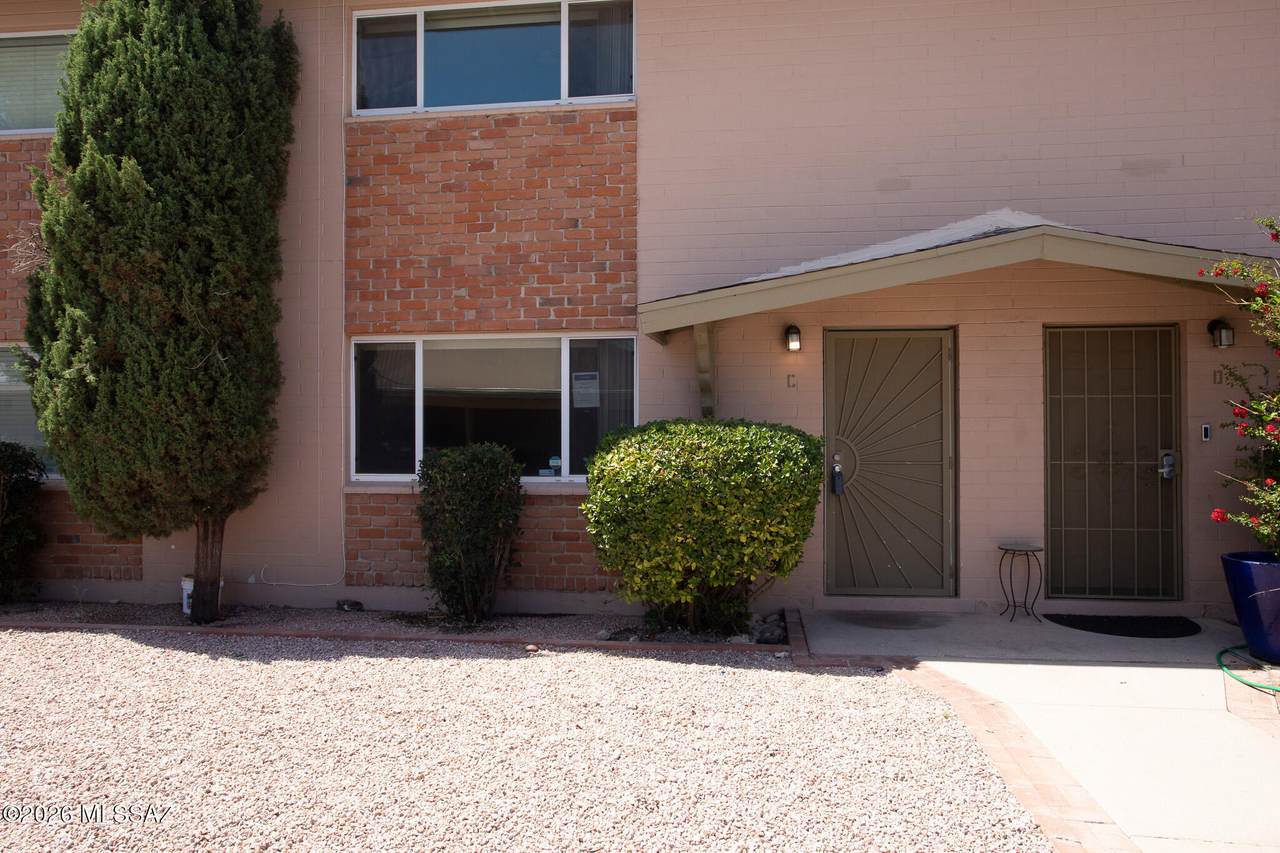 933 Desert Avenue - Photo 1