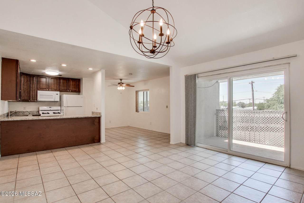 822 Langley Avenue - Photo 1